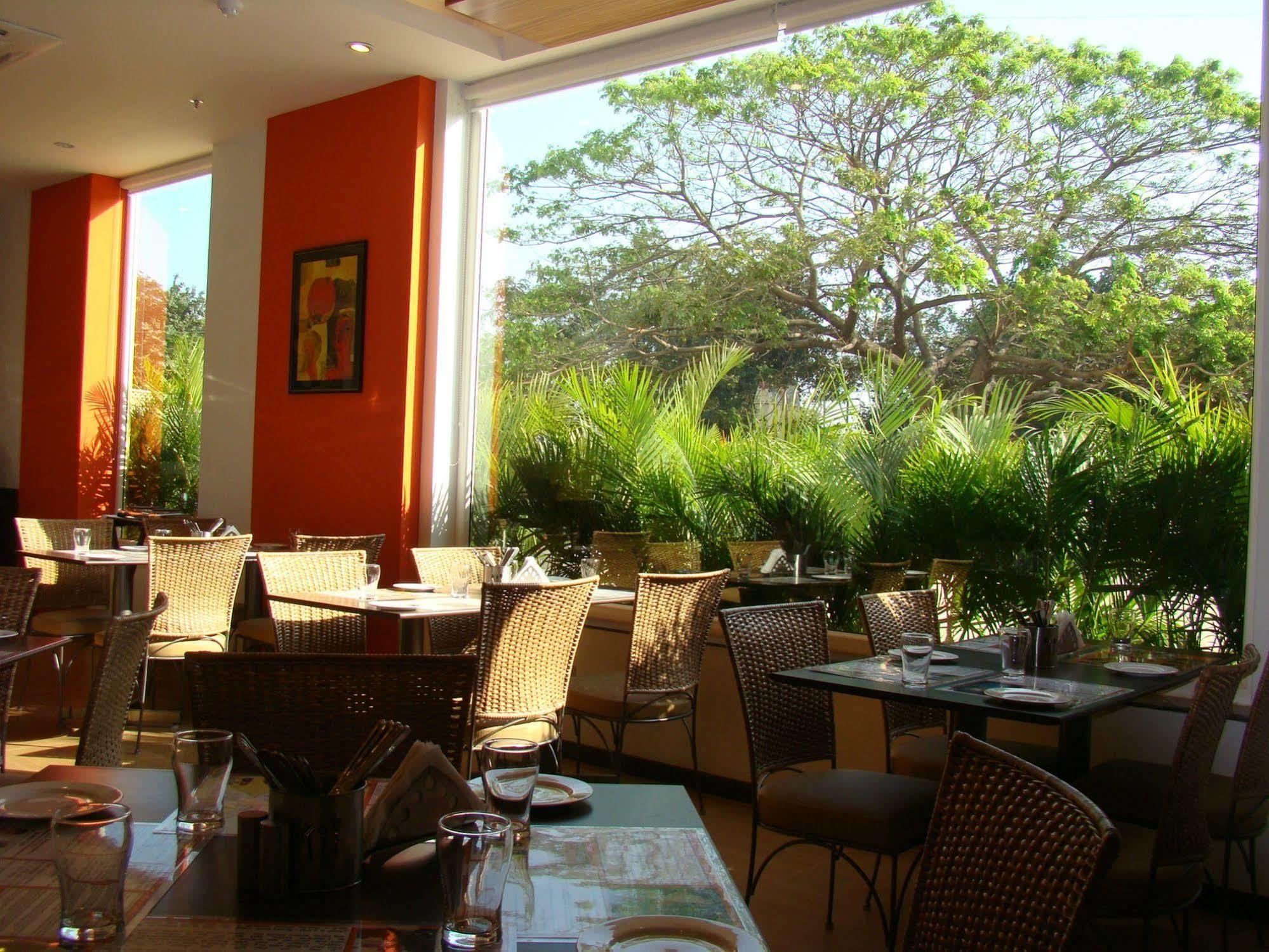 Lemon Tree Hotel Chennai Restauracja zdjęcie